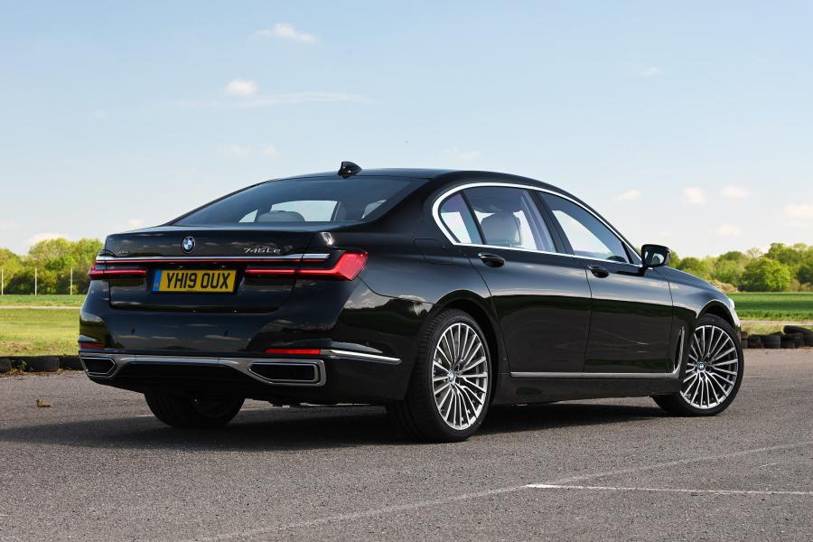  BMW 745Le xDrive (G12) 2019 года  (UK) (фото 19 из 26)